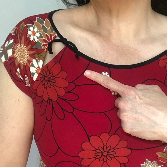 Japanese Floral Side Keyhole Cut Out Blouse - Picture 4 of 14